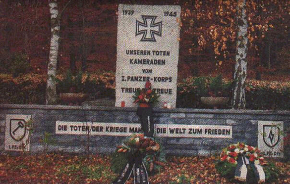Das “Ehrenmal der Waffen-SS” auf dem Friedhof von Marienfels.Quelle: AJS/wikipedia.de/CC BY-SA 2.0 DE