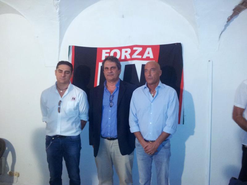 Oscar Rizzini, Roberto Fiore und Salvatore Ferrara von der Forza Nuova (Sept. 2014)