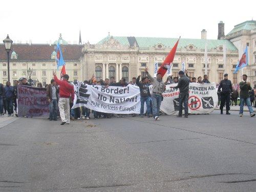 Der Demozug vor der Hofburg