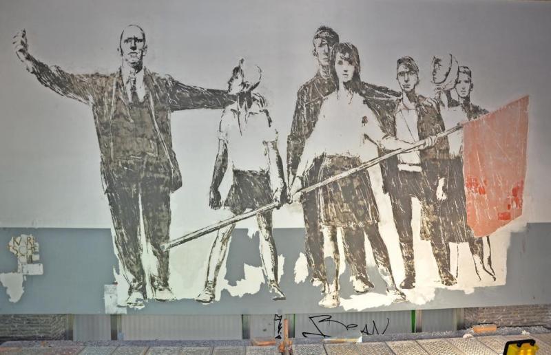 Das soeben freigelegte Thälmann-Bild in der Leipziger Hauptpost war 1964 von Maler Bert Heller angefertigt worden. Foto: Steffen-Peter Müller 