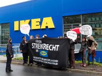 Protest vor dem IKEA Gebäude