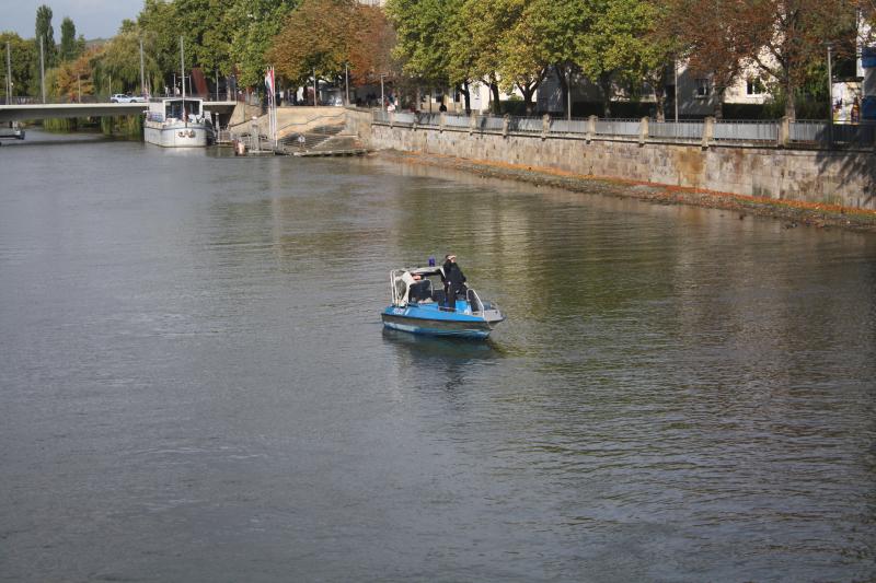 Polizeiboot auf dem Neckar