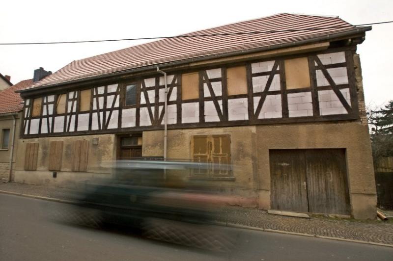 In Jena in Thüringen gilt das Gebäude des NPD-Kreisverbandes als Neonazi-Treff; es wird das "braune Haus" genannt