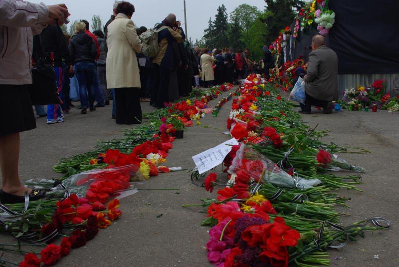 Odessa, 2 Mai 2015: Kundgebung vor dem Gewerkschaftshaus auf dem Kulikower Feld