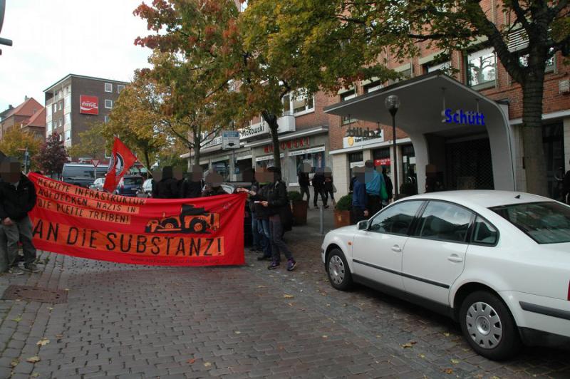 Kundgebung vor dem “Heilcentrum Pless”