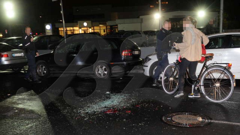 Glassplitter auf der Straße am Tatort